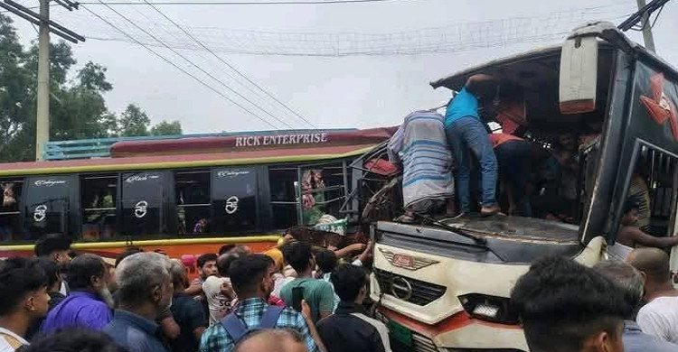 ফরিদপুরে দুই বাসের মুখোমুখি সংঘর্ষে নিহত ৩, আহত ১০